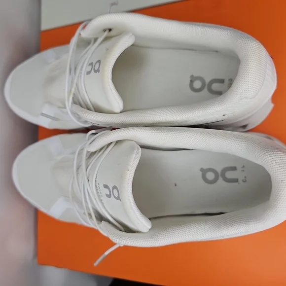 On Running Kids White Athletic Shoes Women's Size 9